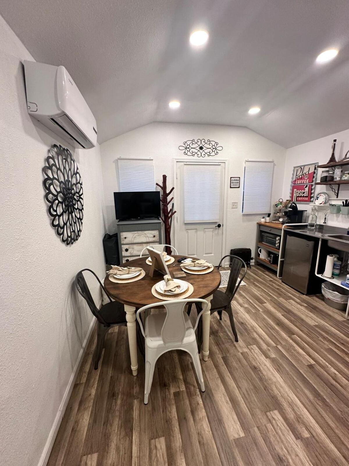 Tiny House - Our Little Piece Of Paradise Lakehills Exterior photo